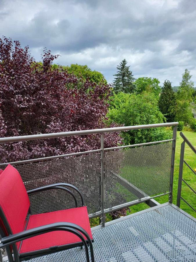 A La Salle De Jeux Et Son Jardin Autour De La Cabane Verte Динан Экстерьер фото